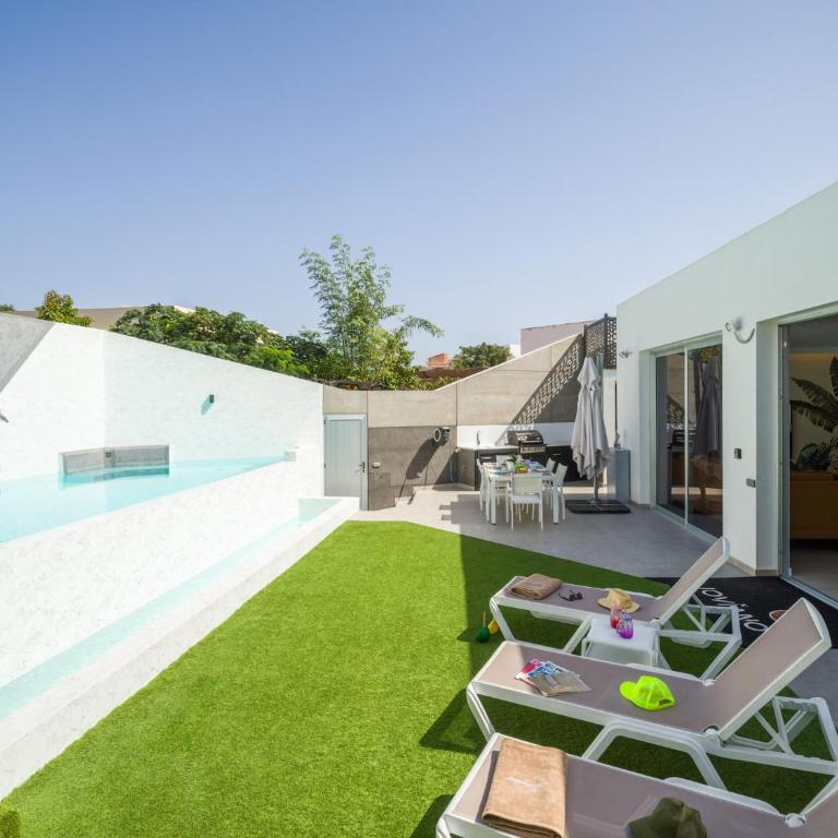 Villa in Maspalomas with Private Heated Pool - Three-Bedroom Chalet - 32