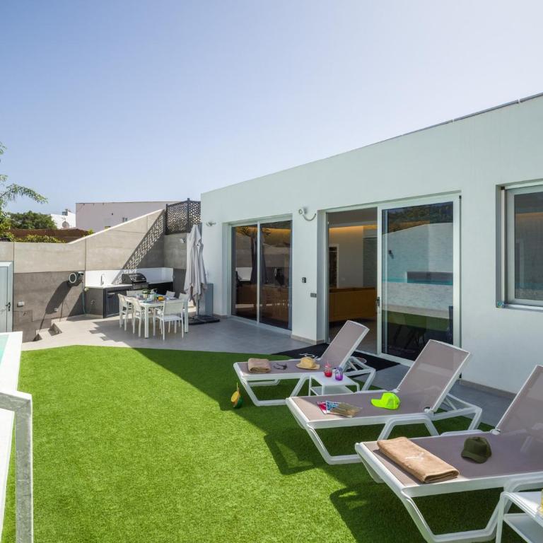 Villa in Maspalomas with Private Heated Pool - Three-Bedroom Chalet - 35