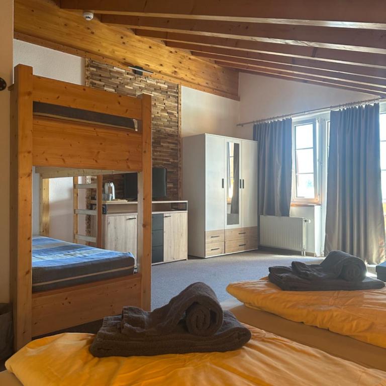 Touristenheim Bergfreude - Familienzimmer mit Balkon - 10