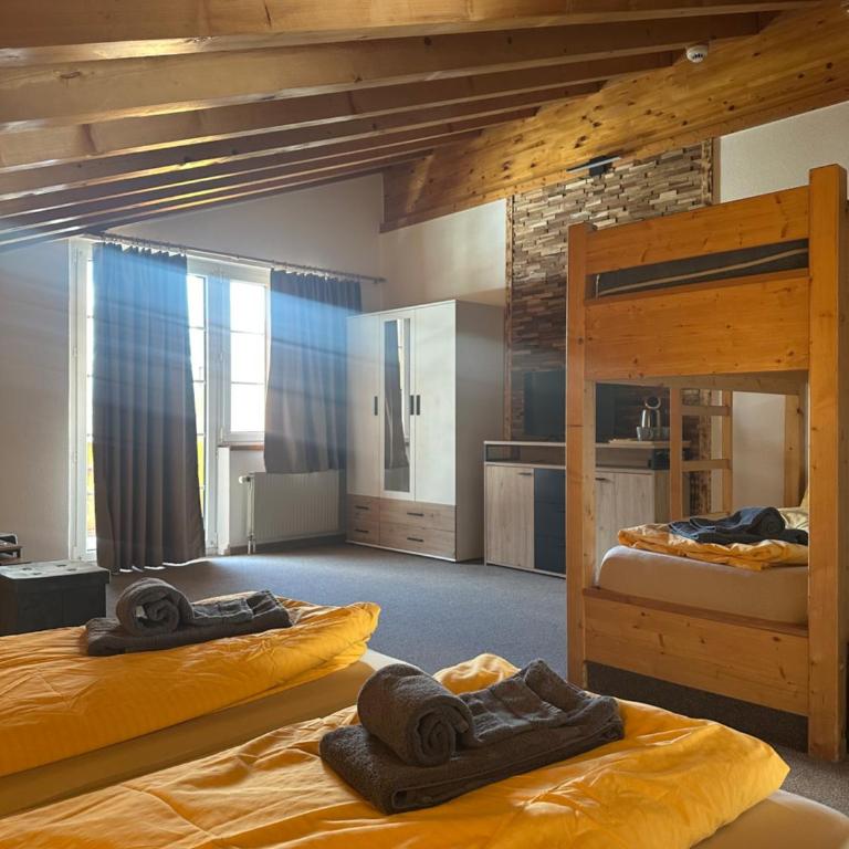 Touristenheim Bergfreude - Familienzimmer mit Balkon - 10