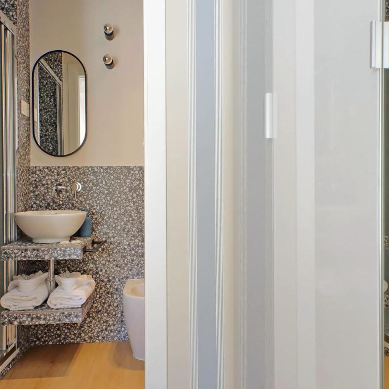 YCH-Eleganza e confort vicino metro re di Roma - Appartamento Superior con 2 Camere da Letto - 54
