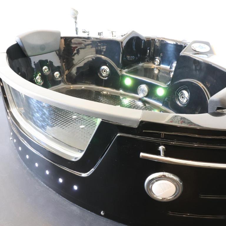 Black & White Deluxe Suite Otranto Private Jacuzzi WiFi & AC Steps from Sea - Appartamento Monolocale con 1 Letto Matrimoniale - 14