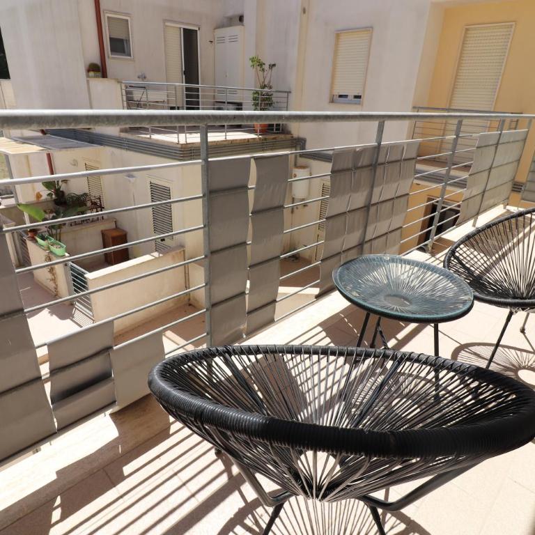 Black & White Deluxe Suite Otranto Private Jacuzzi WiFi & AC Steps from Sea - Appartamento Monolocale con 1 Letto Matrimoniale - 15