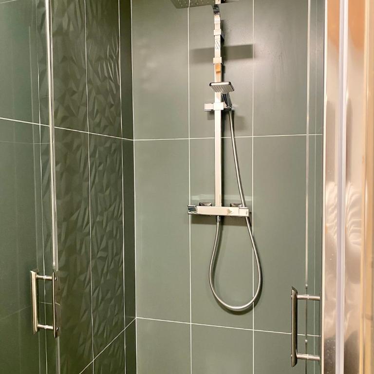 Appartement cosy 40 m2 CLIMATISATION - Parking gratuit - Lit Queen size - Apartamento de 1 dormitorio - 17