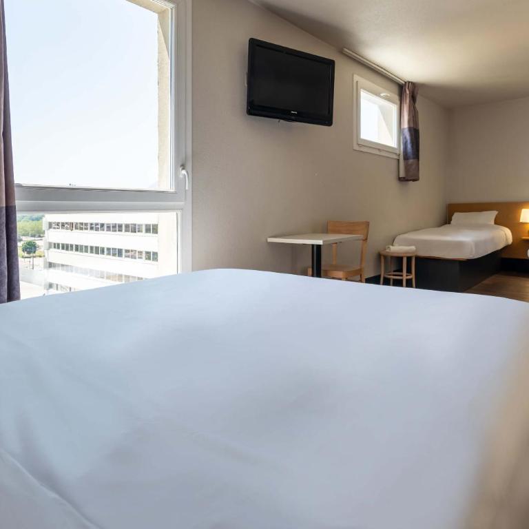 B&B HOTEL Grenoble Centre Alpexpo - Chambre Quadruple - 8