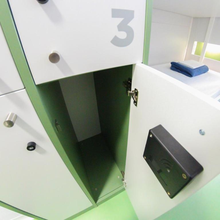 Sant Jordi Hostels Sagrada Familia - Quadruple Room with Shared Bathroom - 4