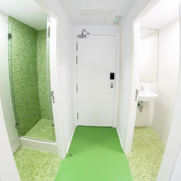 Sant Jordi Hostels Sagrada Familia - Bed in 10-Bed Mixed Dormitory Room with Private Bathroom - 12
