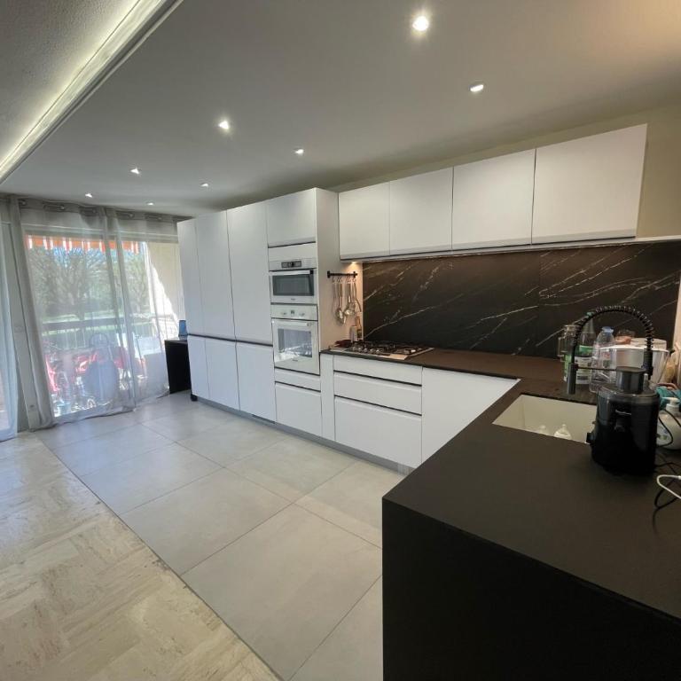 grand appartement 74m2 refait à neuf à 5mn de la mer dans grand parc botanique - Two-Bedroom Apartment - 14