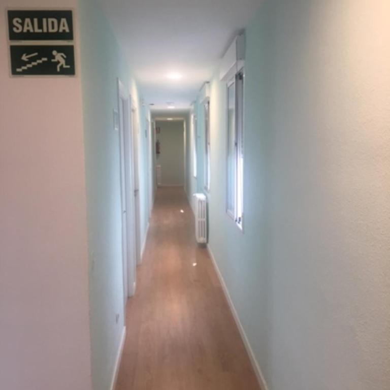 RESIDENCIA ABAY - Standard Single Room with Shared Bathroom - 3
