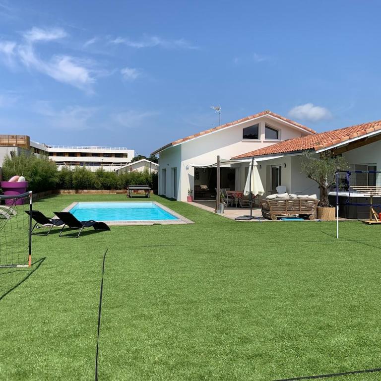 Villa climatisée 12 personnes piscine chauffée et jacuzzi - Villa - 23