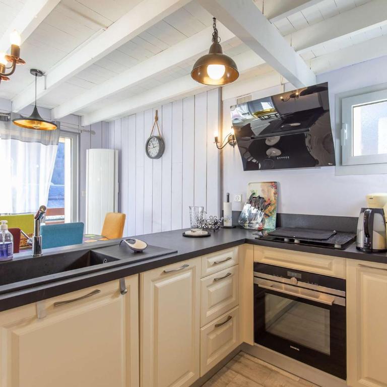 Appartement T3 avec petite terrasse, 2 chambres, parking à Cauterets - FR-1-401-313 - Apartment - 2
