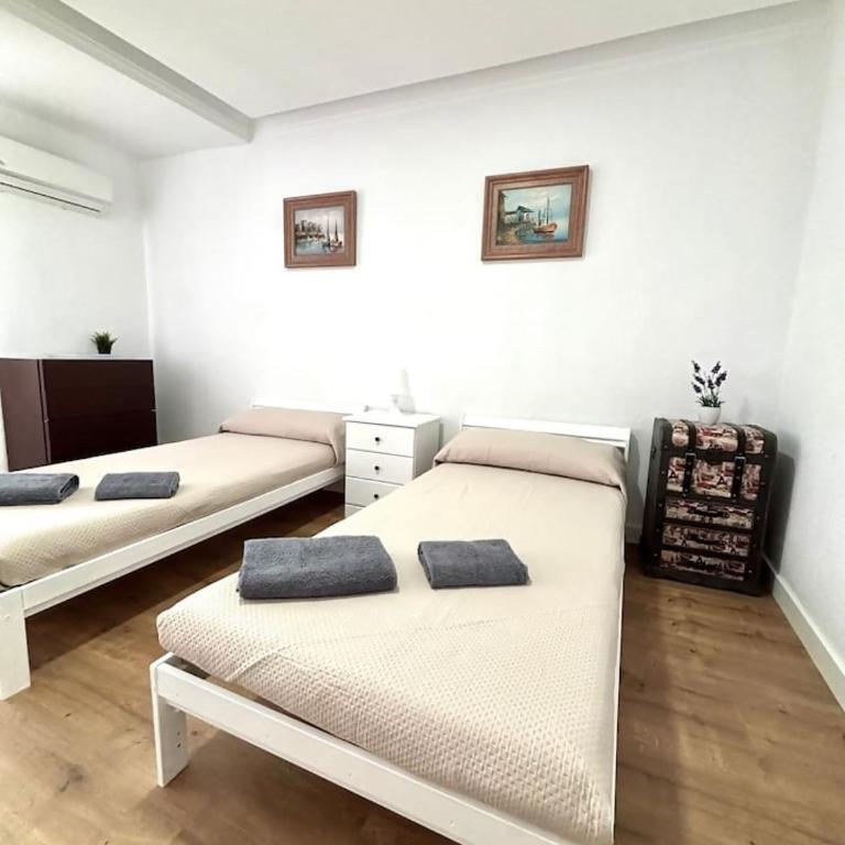 Famycus Rooms - Murcia Centro - Habitación Doble - 2 camas - 2