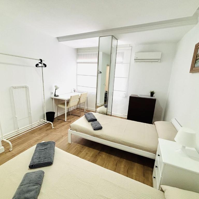 Famycus Rooms - Murcia Centro - Habitación Doble - 2 camas - 3