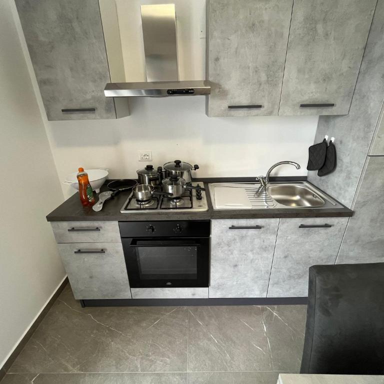 Villa Borghesi Suites Fronte Mare - Appartamento con 1 Camera da Letto e con Giardino - 9