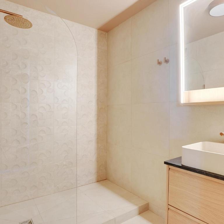 Studio refait à neuf avec balcon et vue sur la Seine - bail mobilité - Appartement 1 Chambre - 3