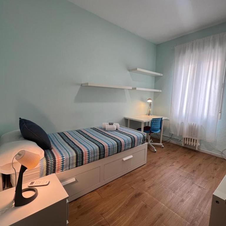 RESIDENCIA ABAY - Single Room with Private Bathroom - 4