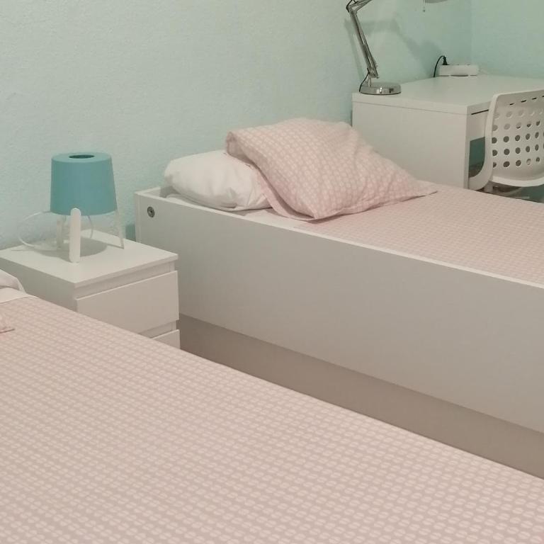 RESIDENCIA ABAY - Double or Twin Room with Bathroom - 4