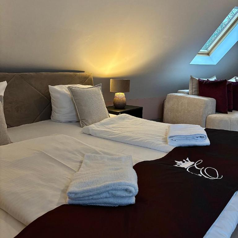 Empress Boutique Hotel - Suite mit Kingsize-Bett und Balkon - 6