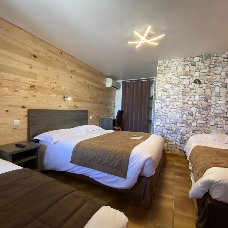 Hotel Des 4 Vents - Chambre Quadruple avec Salle de Bains Privative - 1