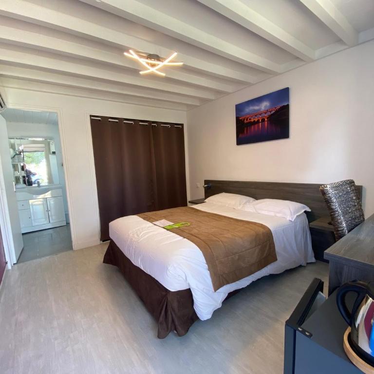 Hotel Des 4 Vents - Chambre Double avec Salle de Bains Privative - 1