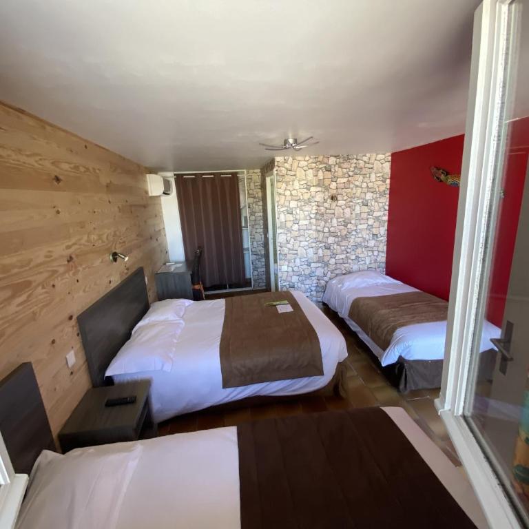 Hotel Des 4 Vents - Chambre Quadruple avec Salle de Bains Privative - 2