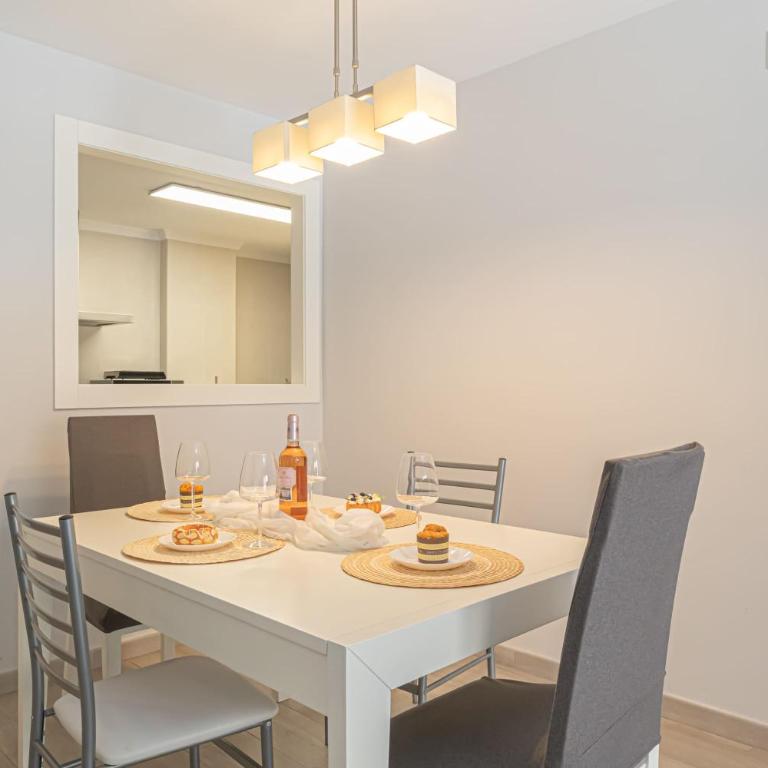 Apartamento Miraflores Marbella - Four-Bedroom Apartment with Balcony - 5