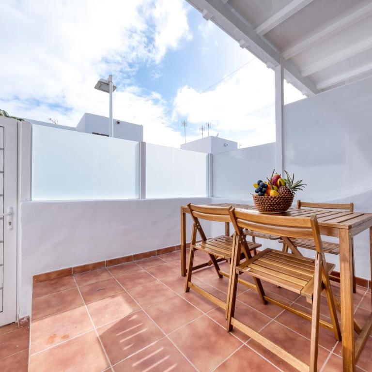 Puerto Diamante 2 - 100M to the Beach By Lanzarote Vacation Homes - Apartamento de 2 dormitorios - 1