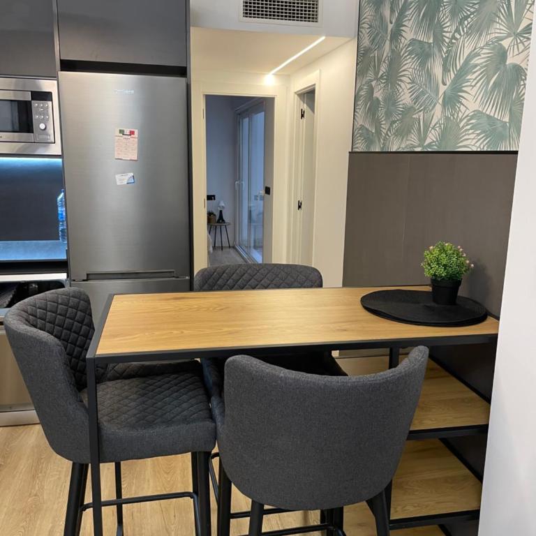 Alicante City Suite 1 - Two-Bedroom Apartment - 10