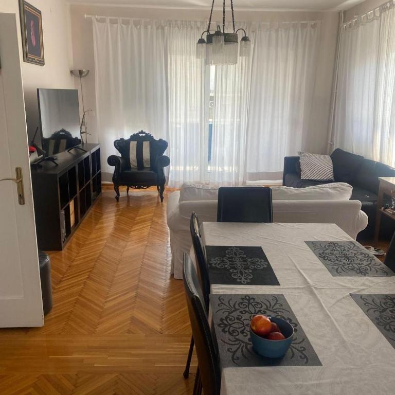 Apartman Lux - One-Bedroom Apartment - 1
