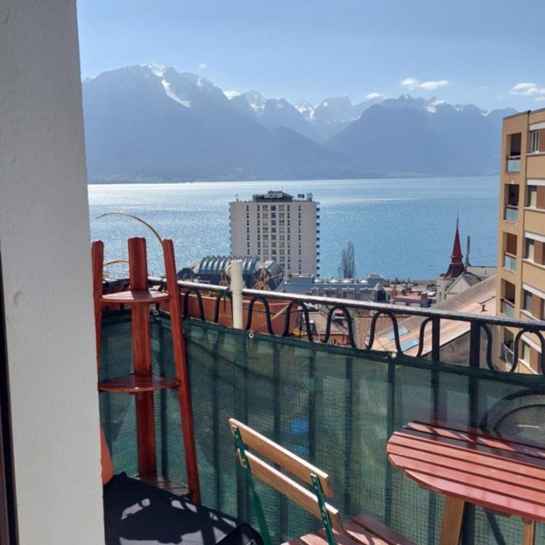 Inspiration room, lake, mountains, balcony in Montreux city center - Doppelzimmer mit Seeblick - 17