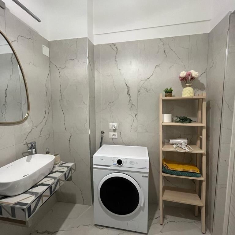 Sunny's Suite - 8min from Colosseum - Appartamento con 3 Camere da Letto - 10