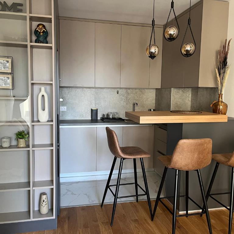 Sunnyhome - One-Bedroom Apartment - 10