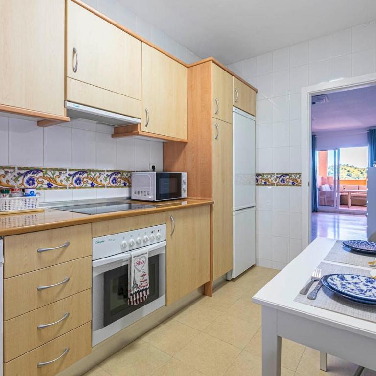 Relaxing Marbella Apartment with Pool - Pass the Keys - Two-Bedroom Apartment - 10