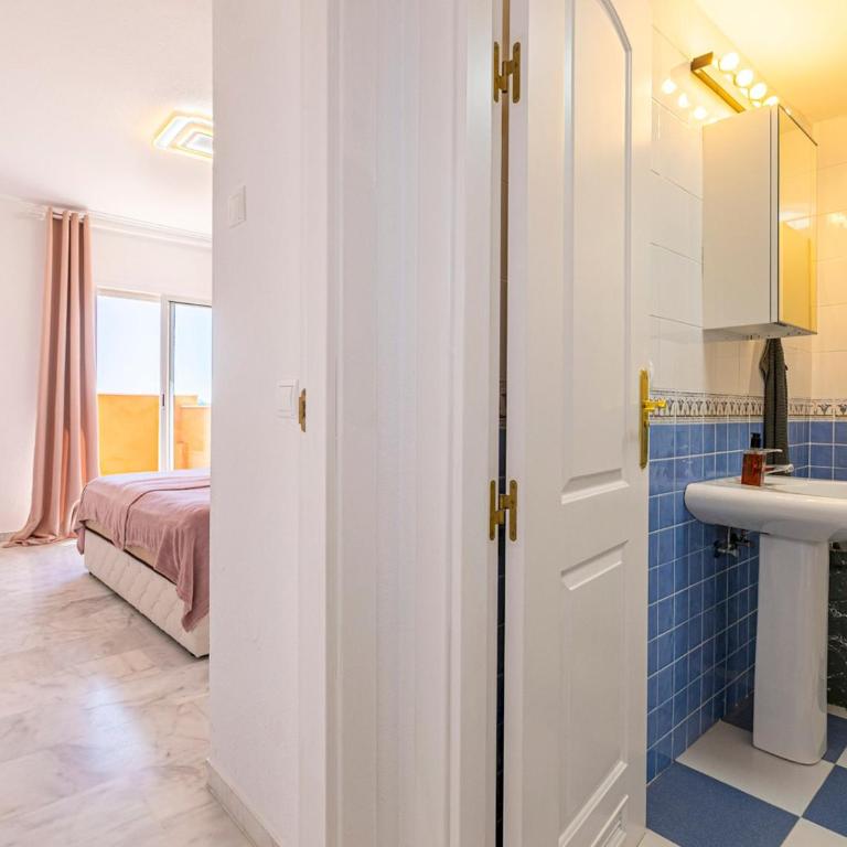 Relaxing Marbella Apartment with Pool - Pass the Keys - Two-Bedroom Apartment - 15