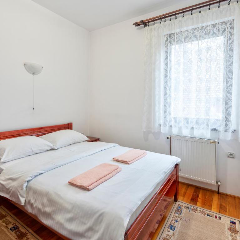 Vila Zlatiborski biser - Two-Bedroom Apartment with Terrace - 4