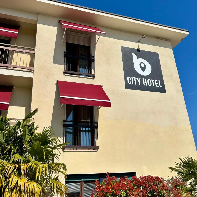 B City Hotel Bardolino - Camera Standard Matrimoniale/Doppia con Letti Singoli - 1