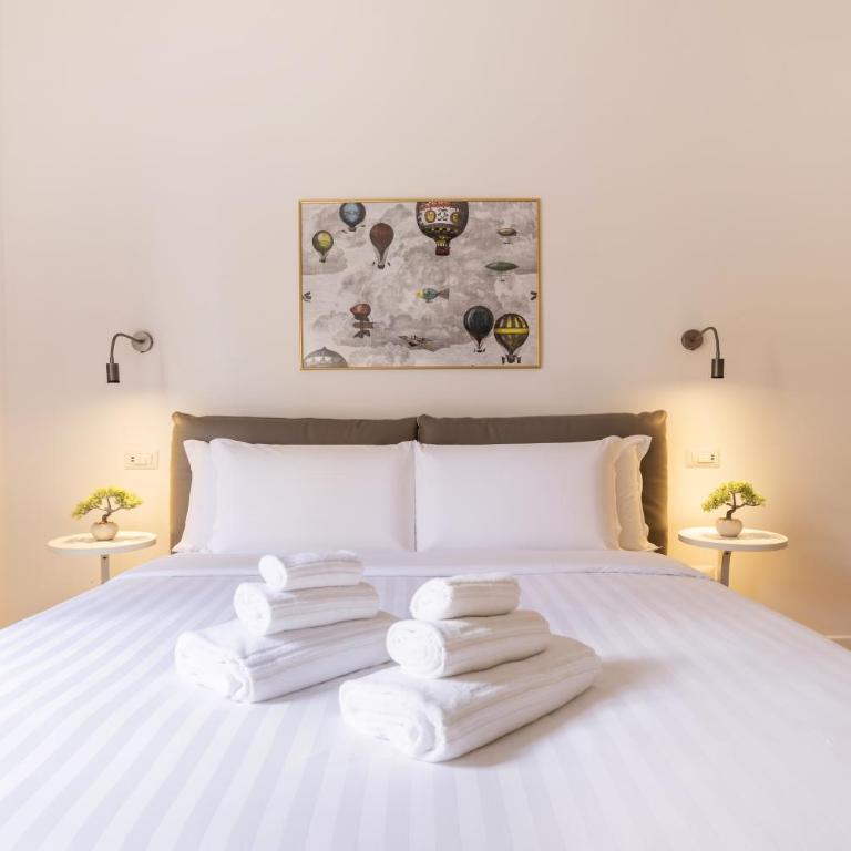 Hostly-Puccini Luxury Home-Near Colosseum & Trevi - Appartamento Deluxe con 2 Camere da Letto - 2