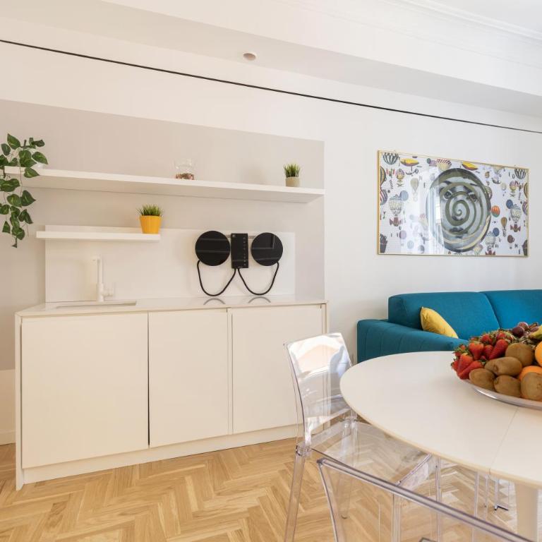 Hostly-Puccini Luxury Home-Near Colosseum & Trevi - Appartamento Deluxe con 2 Camere da Letto - 7