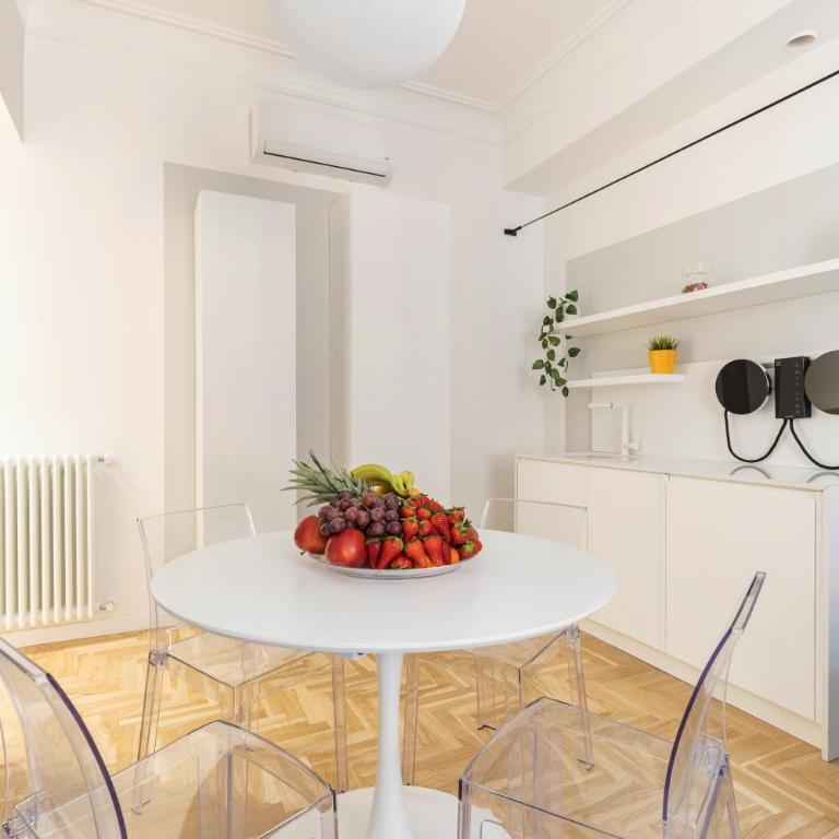 Hostly-Puccini Luxury Home-Near Colosseum & Trevi - Appartamento Deluxe con 2 Camere da Letto - 8