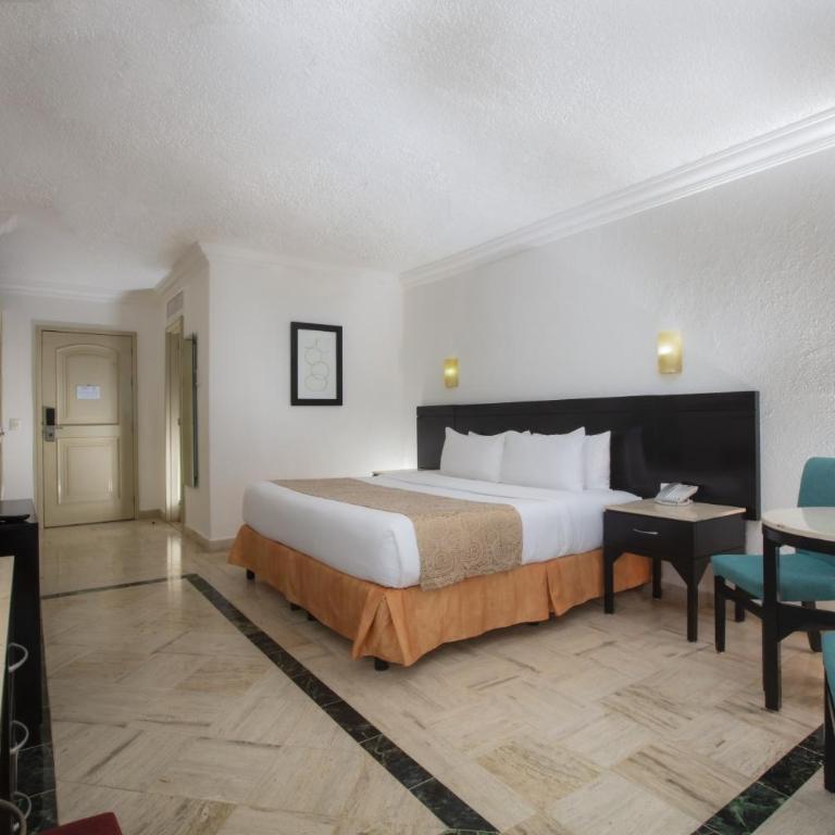 Krystal Cancun - Deluxe King Room - 6