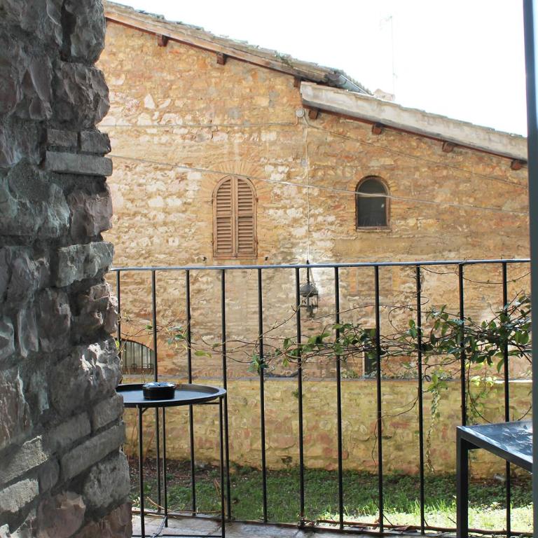 Il Cortile di Assisi - Camera Matrimoniale con Balcone (3 Adulti) - 2