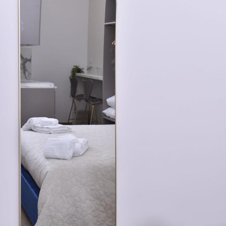 Rivieras House - Central Suites Naples - Camera Matrimoniale Deluxe - 10
