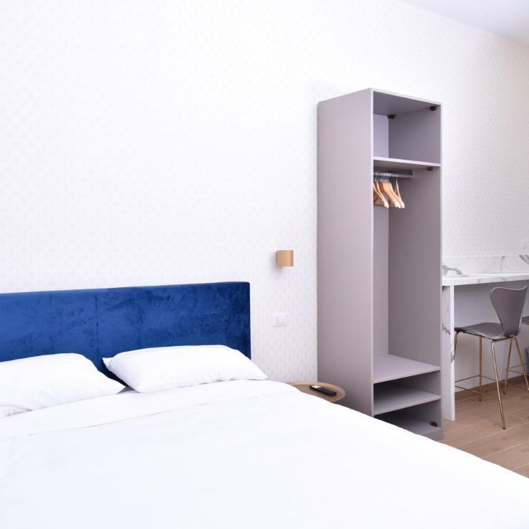 Rivieras House - Central Suites Naples - Camera Matrimoniale Deluxe - 7