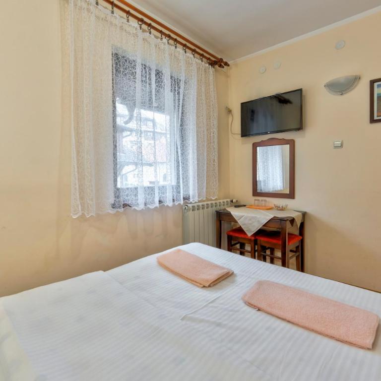 Vila Zlatiborski biser - Double Room with Private Bathroom - 3