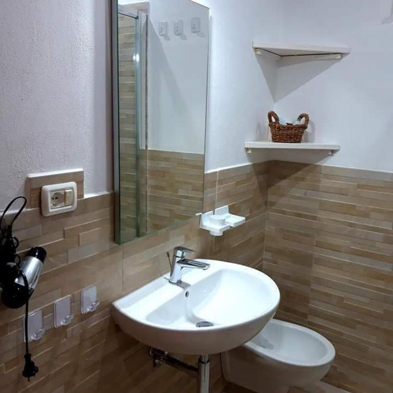 Borgo Degli Ulivi Rooms - Camera Tripla Basic - 7