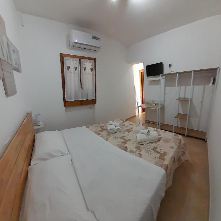 Borgo Degli Ulivi Rooms - Camera Tripla Basic - 5