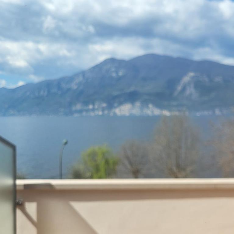 Villa Josefine Lake Front beach and Pool - Camera Matrimoniale con Terrazza - 8