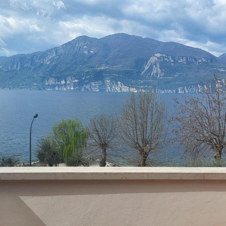Villa Josefine Lake Front beach and Pool - Camera Matrimoniale con Terrazza - 11