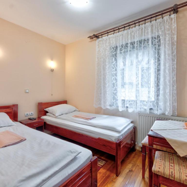 Vila Zlatiborski biser - Twin Room with Bathroom - 2