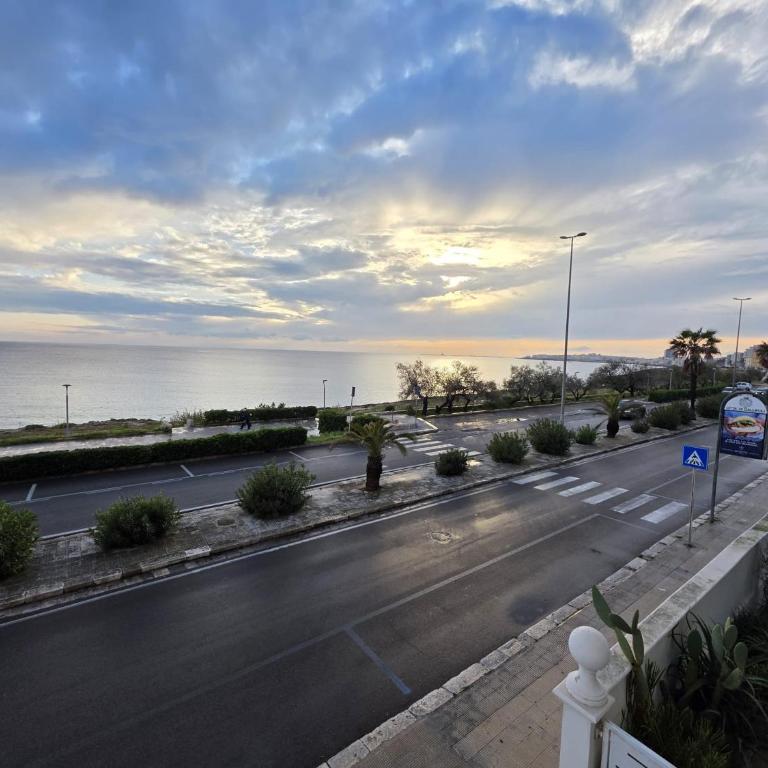 Appartamento Angolo Blu Fronte Mare - Two-Bedroom Apartment - 17